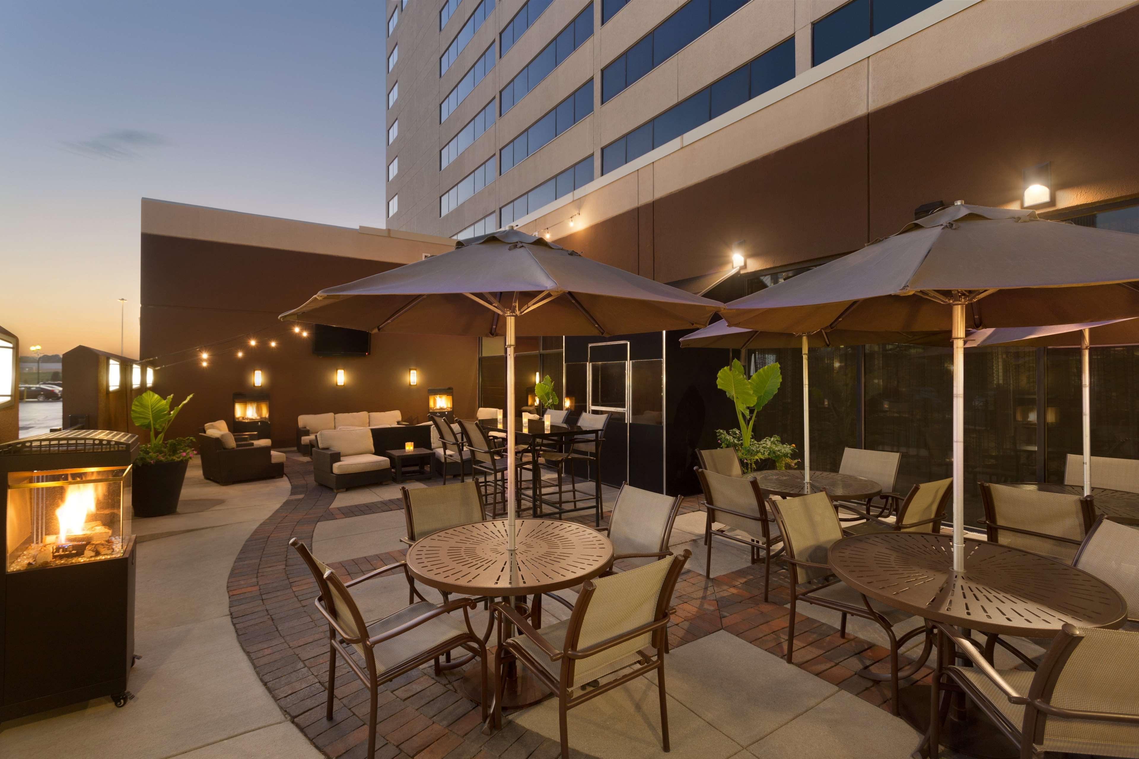 Hilton Suites Chicago/Oakbrook Terrace Dış mekan fotoğraf